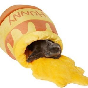Brand New Disney Winnie the Pooh Honey Pot Covered Cat & Dog Bed